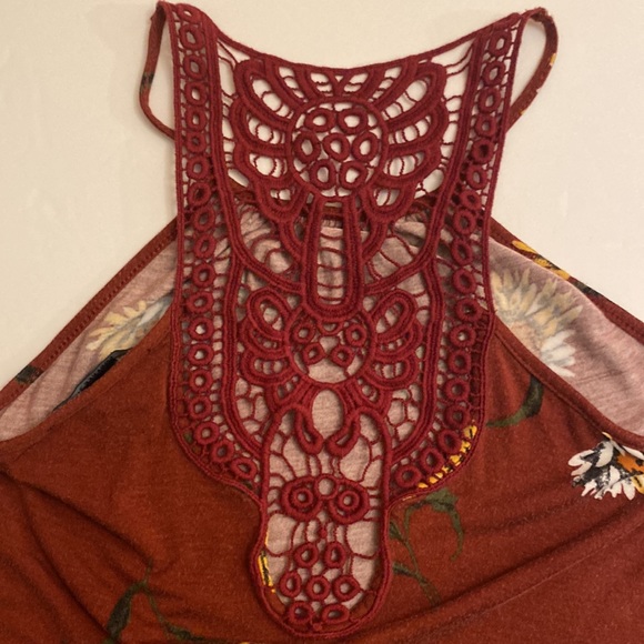 FOREVER 21 Juniors Tank Top (babydoll) Small Burgundy with White/Yellow Daisies - Picture 4 of 6